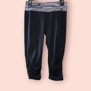 Elegant Navy Capris with Striped Waistband